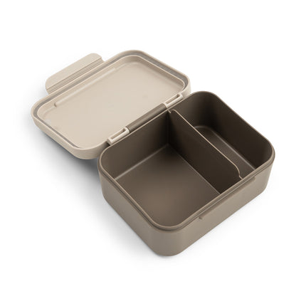 <tc>Done by Deer</tc> Lunchlåda inkl. snackspett Tiny Trails Sand