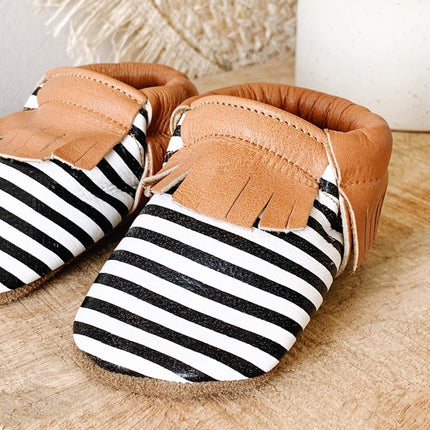 Baby Dutch Baby Schoentjes Gestreept Zwart/Wit koop je bij Babywinkel