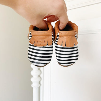 Baby Dutch Baby Schoentjes Gestreept Zwart/Wit koop je bij Babywinkel