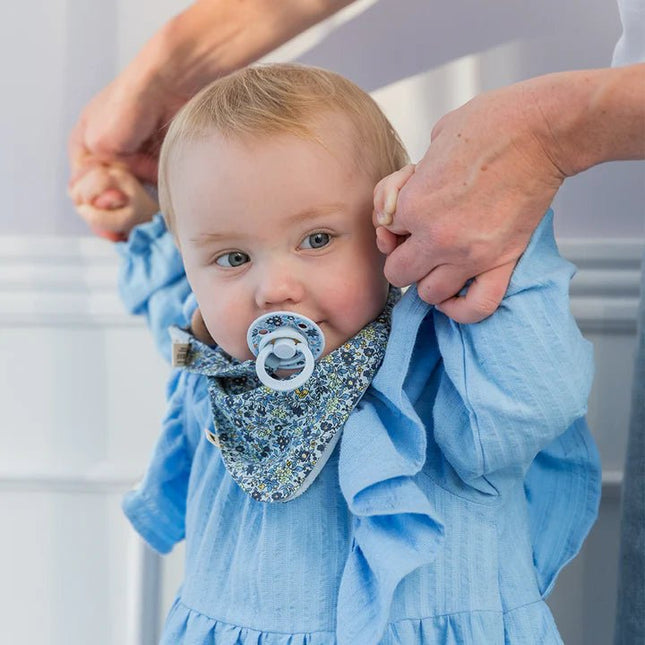 BIBS Slabbetje Bandana Liberty Capel Fossil Grey koop je bij Babywinkel