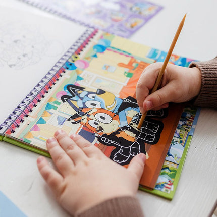 Bluey Knutsel Boek Krasboek koop je bij Babywinkel