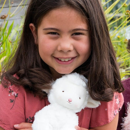 Bunnies By The Bay Knuffel Kiddo Het Lammetje 33cm koop je bij Babywinkel