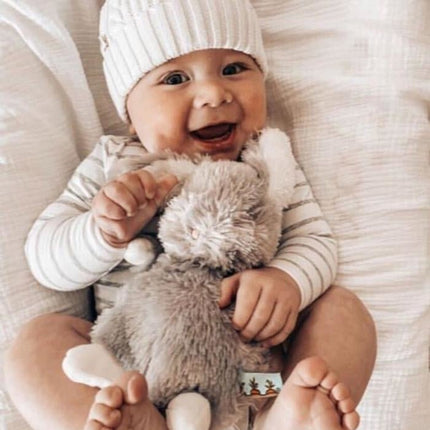 Bunnies By The Bay Knuffel Ko Grijs 18cm koop je bij Babywinkel