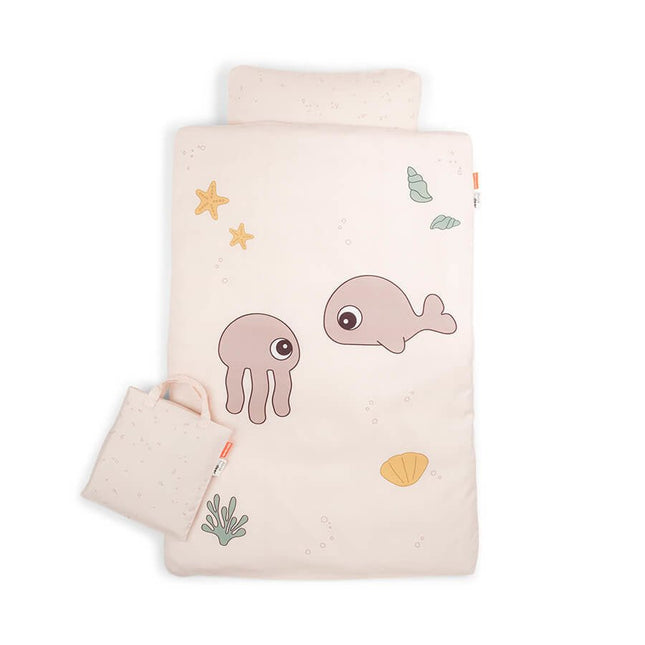 Done by Deer Dekbedovertrek Sea Friends Jelly & Wally Powder 100x140cm koop je bij Babywinkel