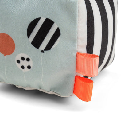 Done by Deer Hangspeeltje Kubus Happy Clouds koop je bij Babywinkel