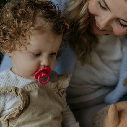 Frigg Speen Maat 1 Daisy Fuchsia Latex koop je bij Babywinkel