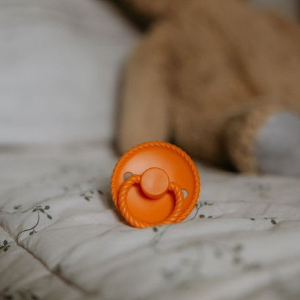 Frigg Speen Maat 1 Rope Cream/Maple Silicone 2 - Pack koop je bij Babywinkel