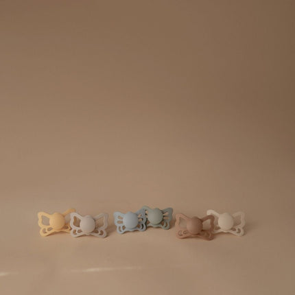 Frigg Speen Maat 2 Butterfly Silky Satin/Cream Silicone 2 - Pack koop je bij Babywinkel
