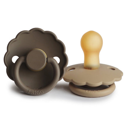Frigg Speen Maat 2 Daisy Croissant/Portobello Latex 2 - Pack koop je bij Babywinkel