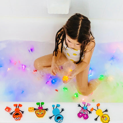Glopals Badspeelgoed Sensorisch Light - Up Poppetje en Cubes Cookie koop je bij Babywinkel