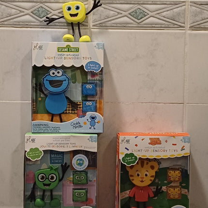 Glopals Badspeelgoed Sensorisch Light - Up Poppetje en Cubes Cookie koop je bij Babywinkel