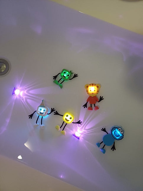 Glopals Badspeelgoed Sensorisch Light - Up Poppetje en Cubes Cookie koop je bij Babywinkel