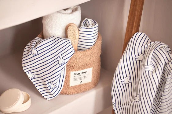Jollein Hydrofiele Doek Miffy Stripe Navy 70cm 3St koop je bij Babywinkel