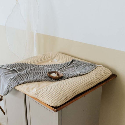 Koeka Aankleedkussenhoes Wafel Amsterdam Bonn Sahara koop je bij Babywinkel