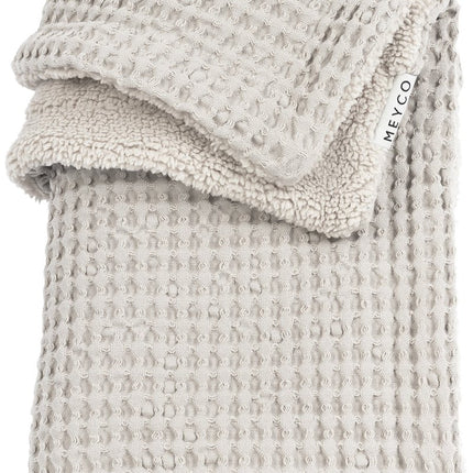 Meyco Baby Wafel Teddy Ledikant Deken Greige 100x150cm koop je bij Babywinkel