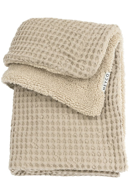 Meyco Baby Wafel Teddy Ledikant Deken Sand 100x150cm koop je bij Babywinkel