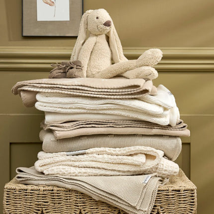 Meyco Ledikantdeken Knots Soft Sand 100X150cm koop je bij Babywinkel