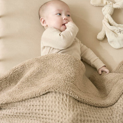 Meyco Ledikantdeken Wafel Teddy Taupe 100X150cm koop je bij Babywinkel