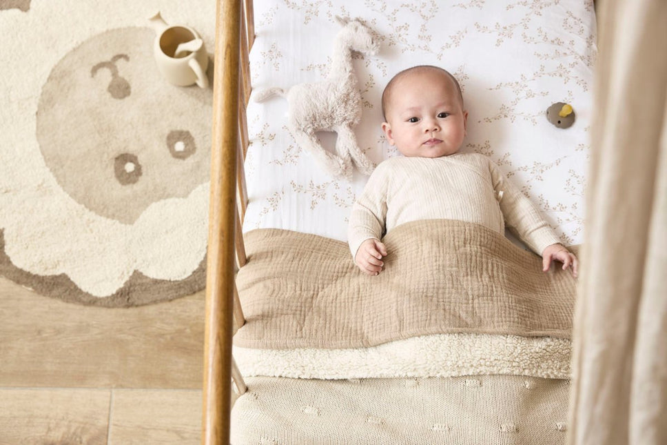Meyco Wiegdeken Knots Teddy Soft Sand 75X100cm koop je bij Babywinkel