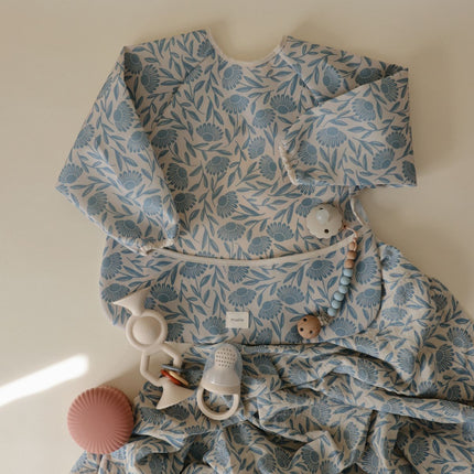 <tc>Mushie</tc> Bib blå blommor långa ärmar