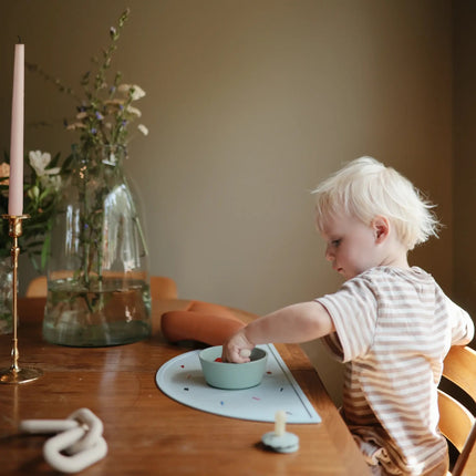 Mushie Baby Kom Siliconen Powder Blue koop je bij Babywinkel