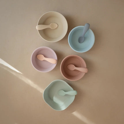 Mushie Baby Kom Siliconen Powder Blue koop je bij Babywinkel