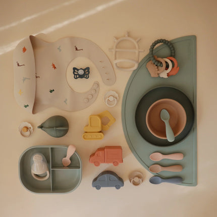 Mushie Babybord Dried Thyme koop je bij Babywinkel