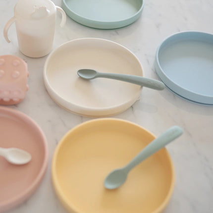 Mushie Babybord Powder Blue koop je bij Babywinkel