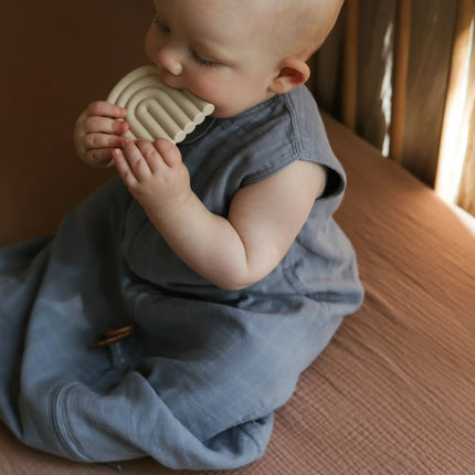 Mushie Bijtring Regenboog Shifting Sand koop je bij Babywinkel