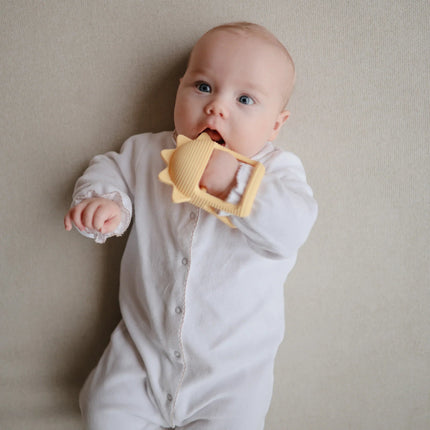 Mushie Bijtring Sun/Yellow koop je bij Babywinkel