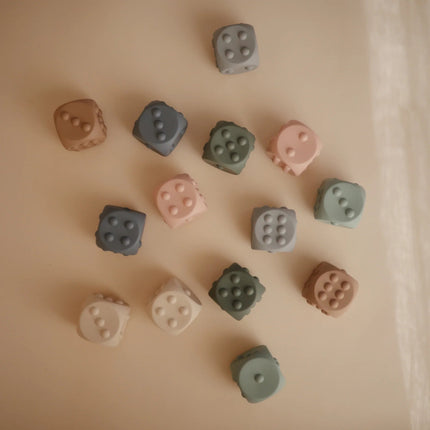 Mushie Educatief Speelgoed Dobbelstenen Dried Thyme/ Naturel 2st koop je bij Babywinkel