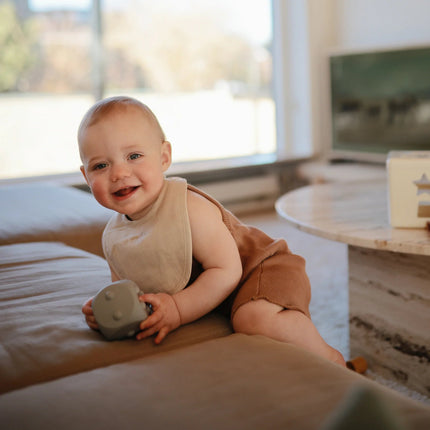 Mushie Educatief Speelgoed Dobbelstenen Dried Thyme/ Naturel 2st koop je bij Babywinkel