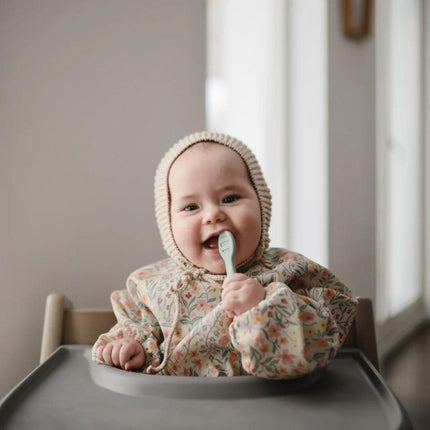 Mushie Oefenlepel Cambridge Blue/Shifting Sand koop je bij Babywinkel