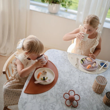 Mushie Placemat Black Daisy koop je bij Babywinkel