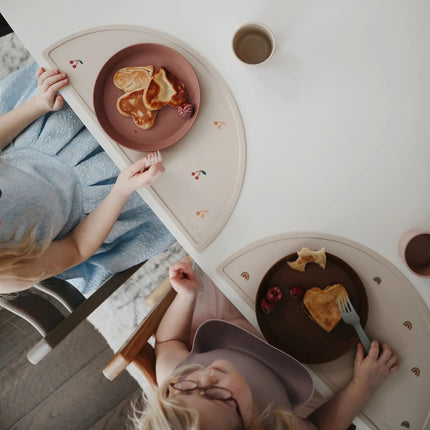 Mushie Placemat Cherries koop je bij Babywinkel