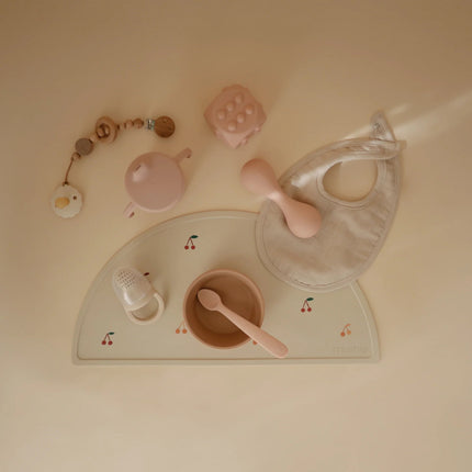 Mushie Rammelaar Blush koop je bij Babywinkel