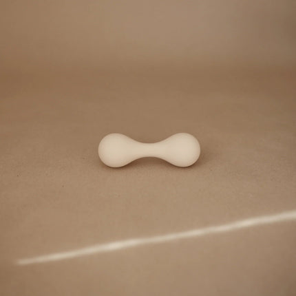 Mushie Rammelaar Shifting Sands koop je bij Babywinkel
