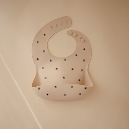 Mushie Slabbetje Black Daisy koop je bij Babywinkel