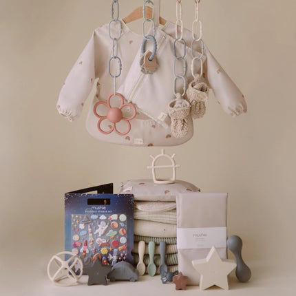 Mushie Slabbetje Lange Mouwen Rainbows koop je bij Babywinkel