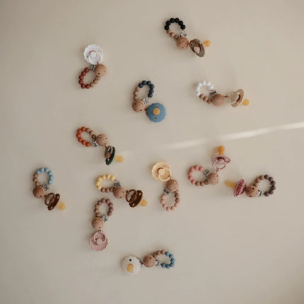 Mushie Speenkoord Eva Black koop je bij Babywinkel