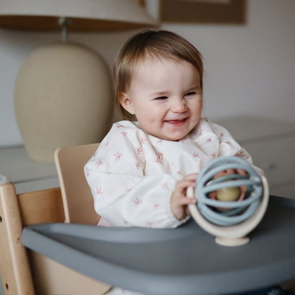 Mushie Spinner Bal met zuignap koop je bij Babywinkel