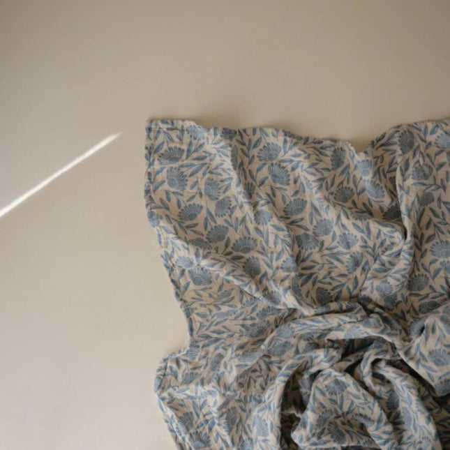 Mushie Hydrofiele Doek Blue Flowers koop je bij Babywinkel