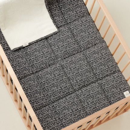 Noppies Fancy Dot jersey boxkleed omkeerbaar Forged Iron 75x95cm koop je bij Babywinkel