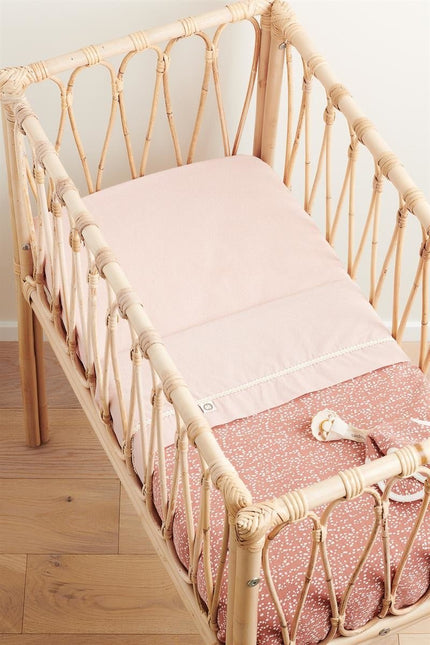 Noppies Ledikantdeken Dot Jersey Omkeerbaar Brick Dust koop je bij Babywinkel