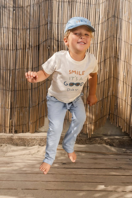 Pet denim met opdruk HEY koop je bij Babywinkel