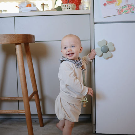 Mushie Spinner Met Zuignap Bloem 11Cm koop je bij Babywinkel