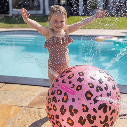 Swim Essentials Strandbal Met Sproeiers Panterprint 57Cm koop je bij Babywinkel